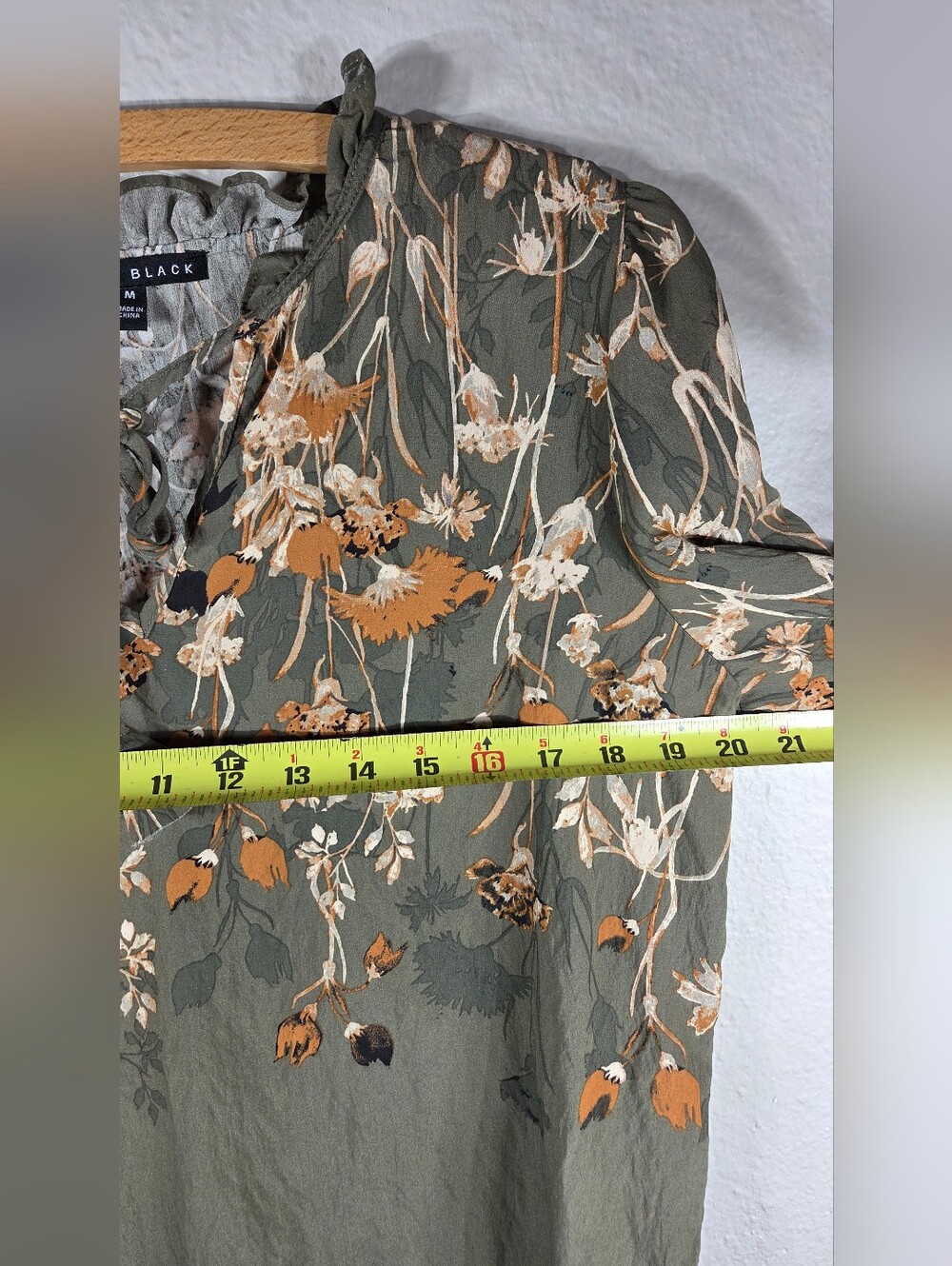Como Black Olive Green Top Blouse Ruffle Tie Neck M Floral Boho Long Sleeves - Picture 12 of 14